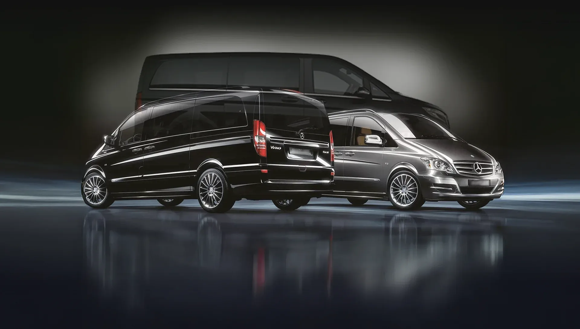 Esenboğa Havalimanı VIP transferinde kullanılan siyah Mercedes Viano