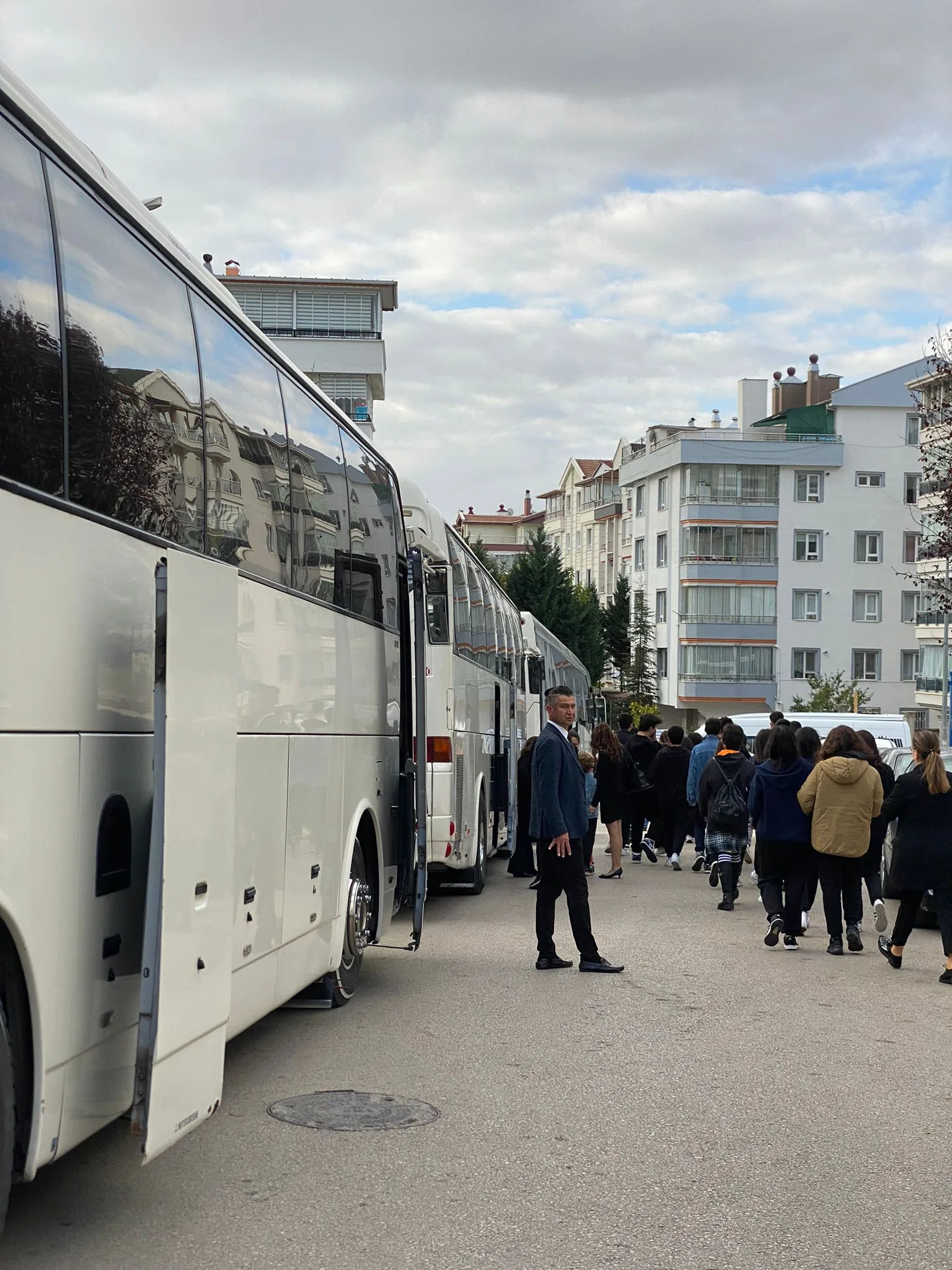 Ankara’da öğrencilerin servise bindiği durak noktası